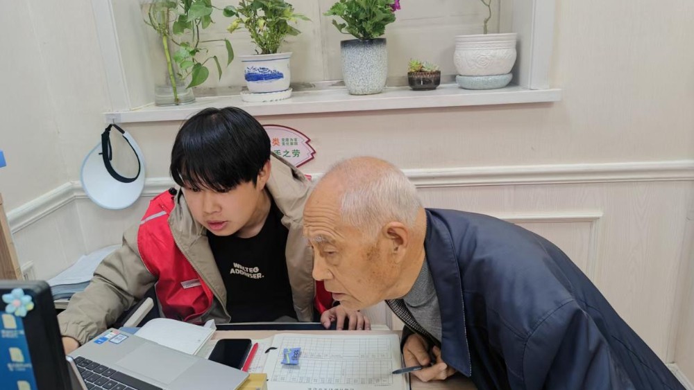 银川市兴庆区泰和社区：跨越数字门槛 传递党员初心