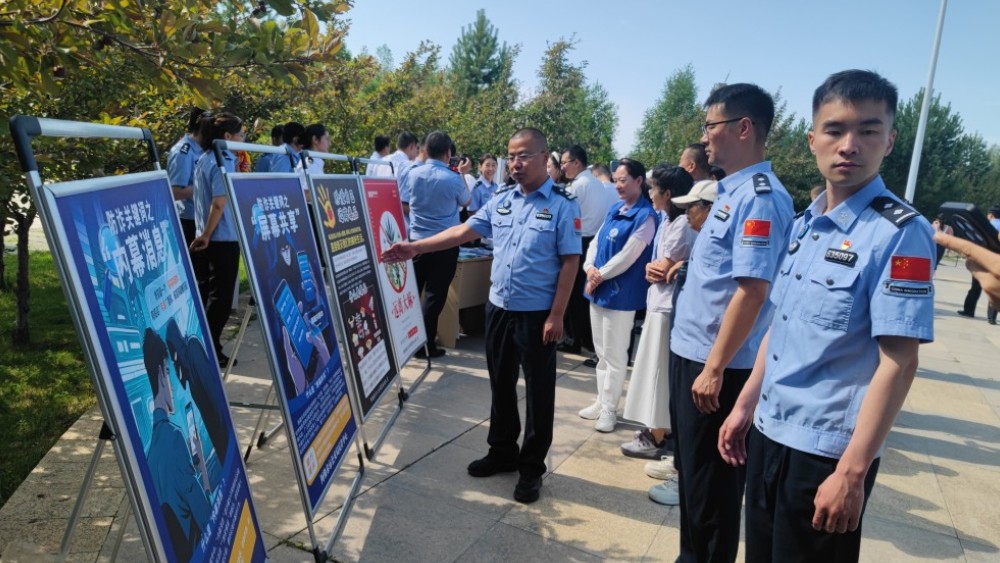新疆阿勒泰市司法局联合多部门开展“普法零距离 禁毒齐参与”主题集中普法宣传活动