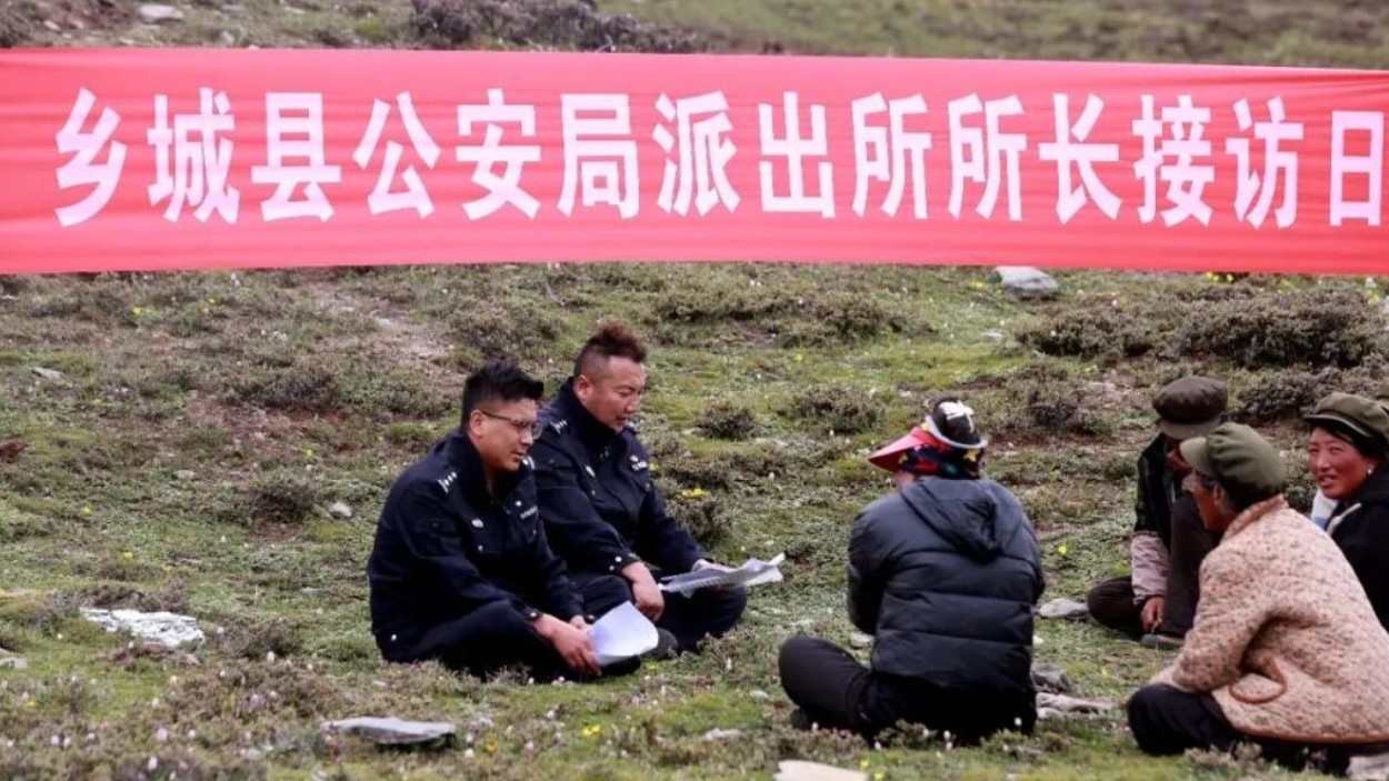 接访上草山 服务零距离！甘孜州乡城公安以所长接访日护航群众“黄金增收季”