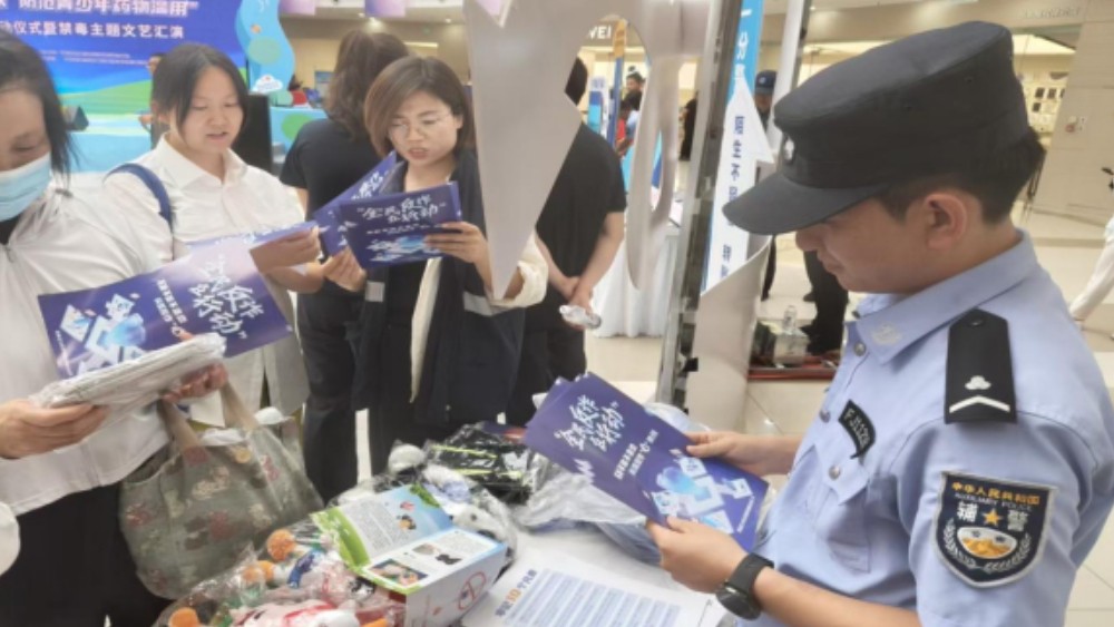 银川市西夏区兴洲苑社区： 快板宣讲进商圈 禁毒反诈筑防线