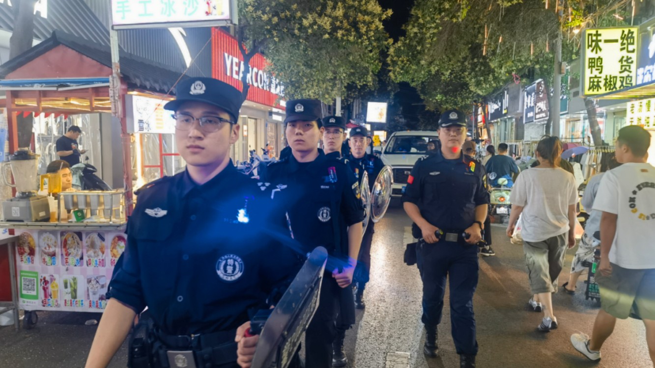 安徽省泗县公安局特巡警：夜巡守烟火 藏蓝护平安