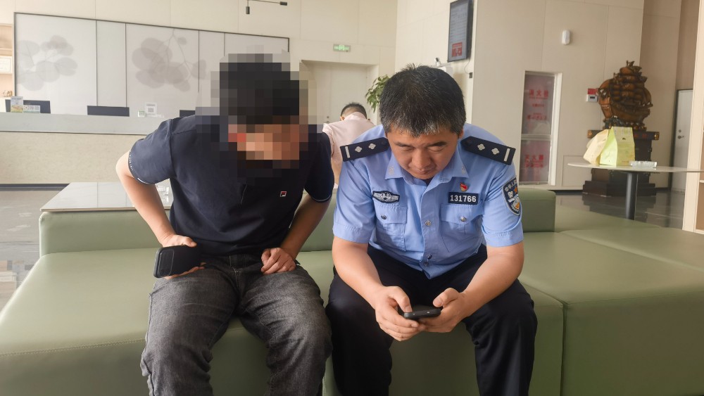 “挂掉，快挂掉！”新疆轮台县公安局民警紧急劝阻，游客13万元血汗钱保住了