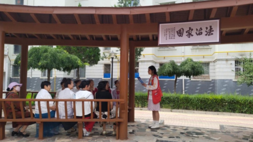 银川市兴庆区丽景社区：长廊变身反诈课堂 普法守护银发钱袋