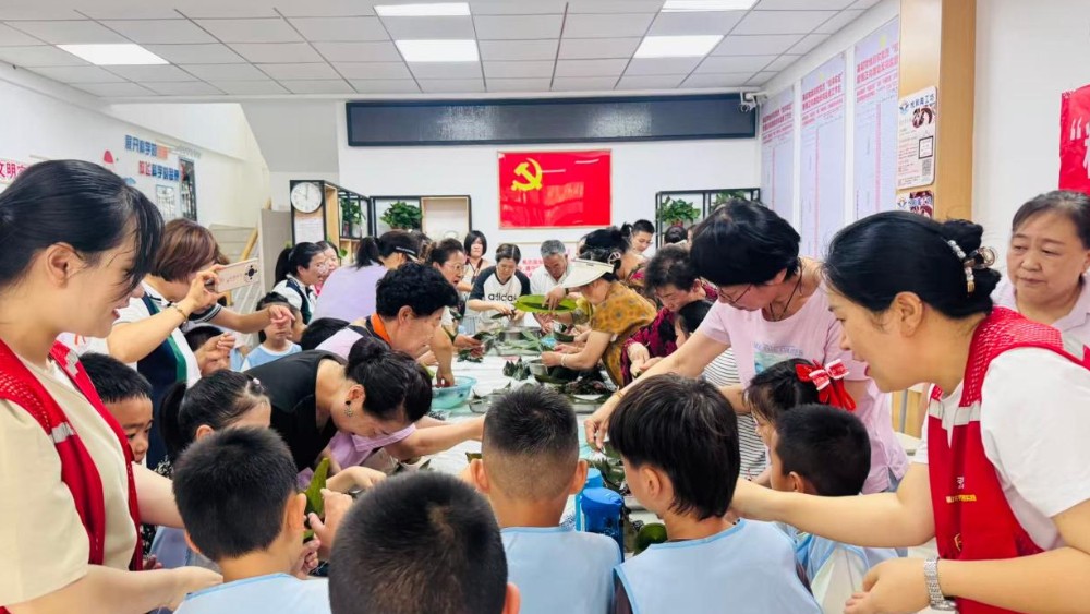 银川市兴庆区泰和社区：端午粽香聚邻里 反诈科普筑平安