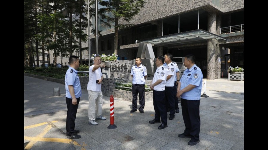 走访脚不停 校园平安行——吉林长春交警开展“走遍长春 情暖春城”校园交通安全走访活动