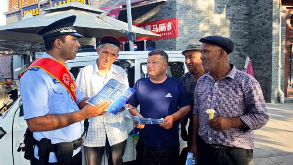 新疆霍城县公安局：反诈宣传进景区 守护游客“钱袋子”