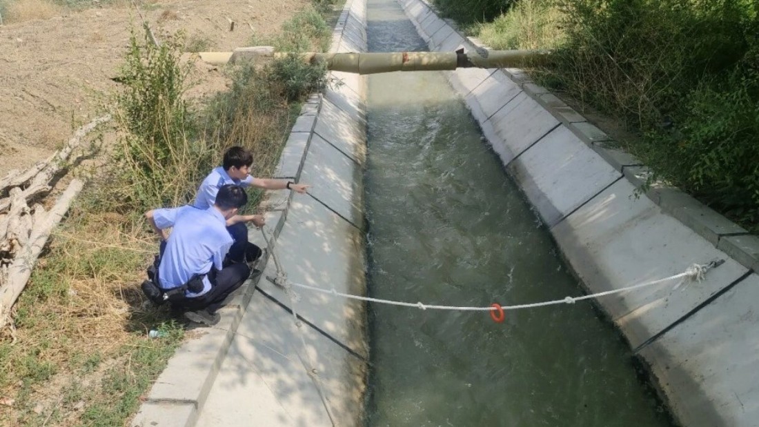新疆和布克赛尔蒙古自治县：200米一处应急救生绳，为预防溺水装上“防护锁”