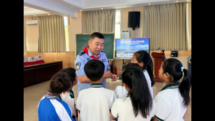 吉林圈河口岸：国防教育进校园 赤诚戍边护山河