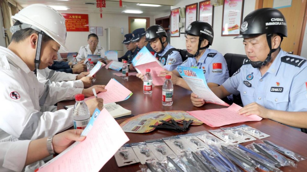 携手筑牢海上禁毒屏障 东营边检联合海警开展禁毒宣传