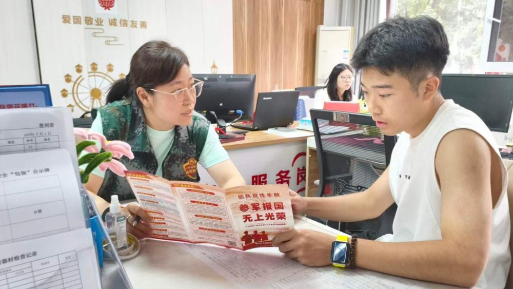 银川市兴庆区满春社区：秋季征兵启新程，戎装报国赴山河
