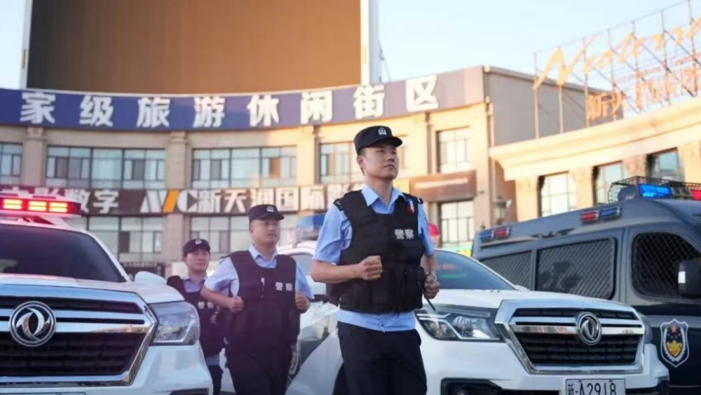 新疆生产建设兵团第十二师公安局：警灯闪烁守护当“夏”