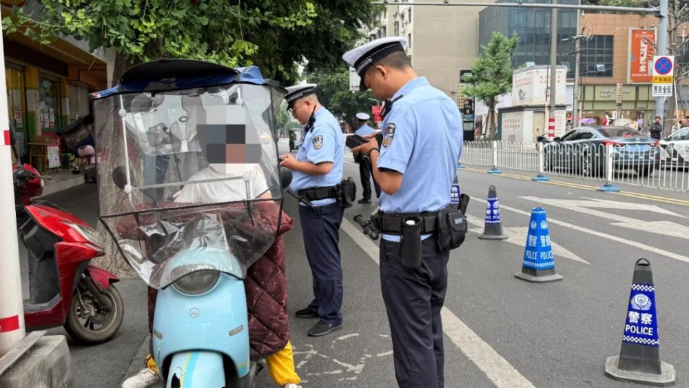 严查二三轮车违法！眉山市彭山公安聚力整治道路交通安全隐患