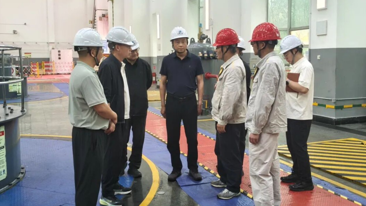 四川冕宁：范洪春深入一线调研工业发展，督导防汛减灾工作