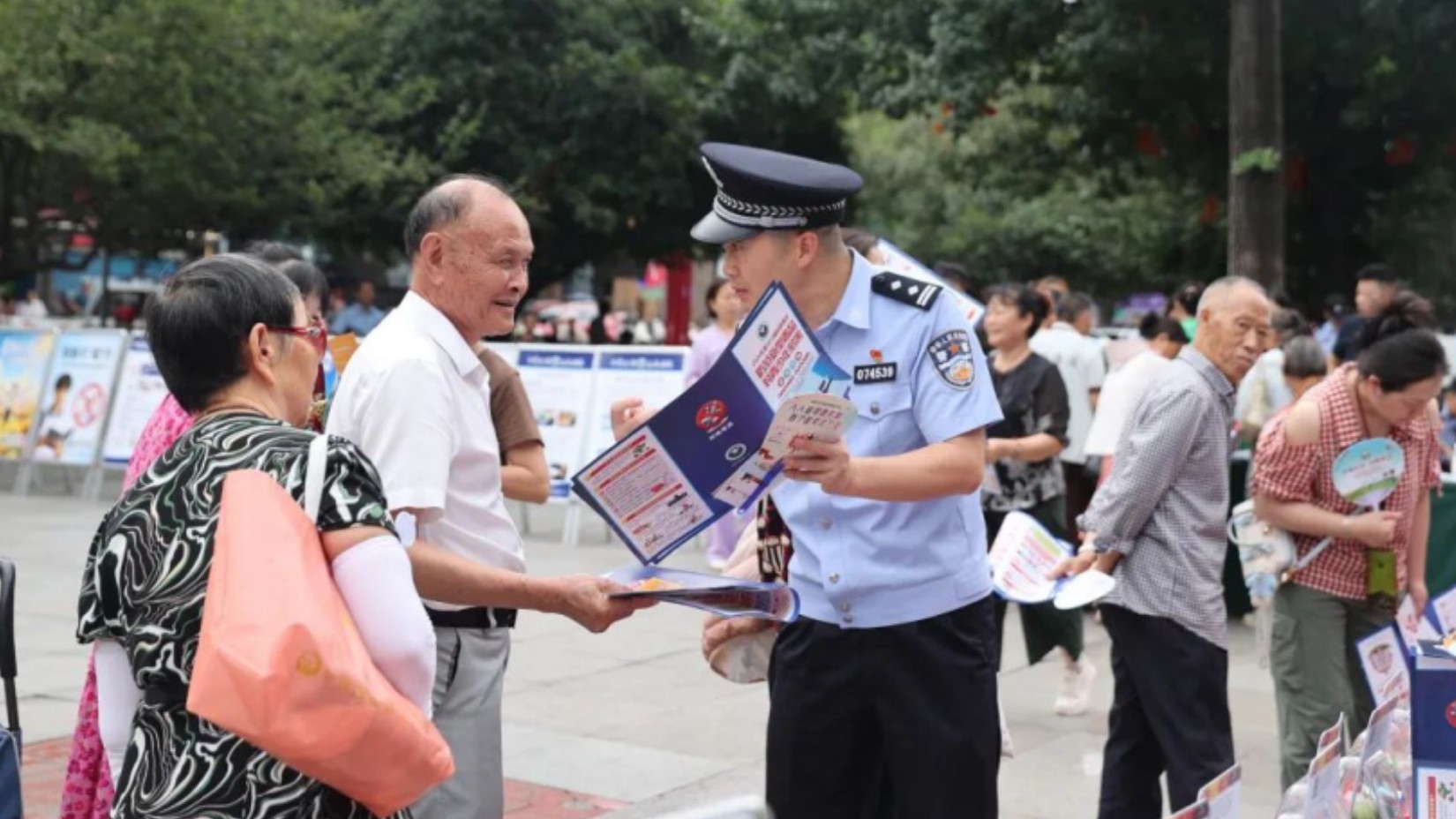 全域联动筑牢防线  全民禁毒守护平安——成都市公安局双流区分局深入开展“全民禁毒宣传月”系列活动