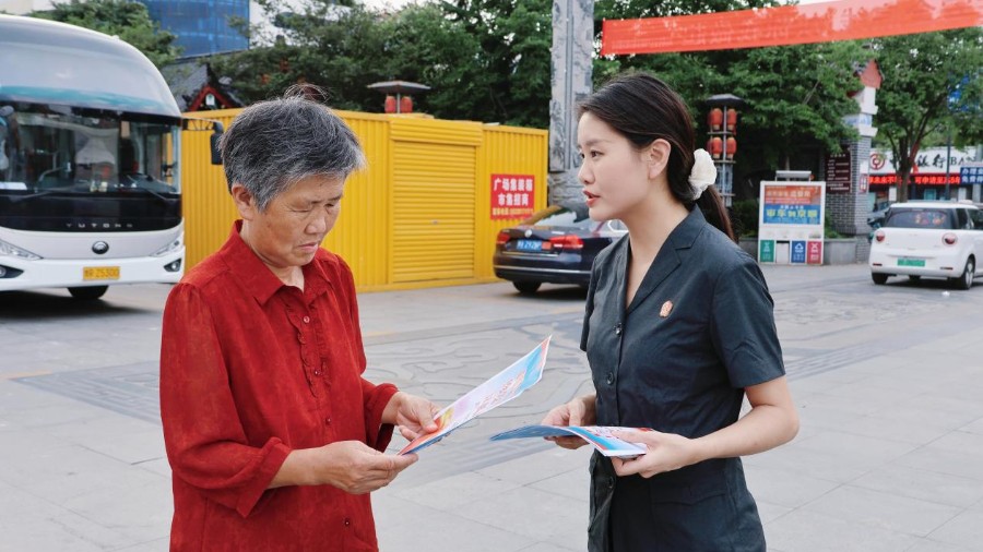 河南省南阳市内乡县法院：禁毒宣传进广场 普法护航护平安