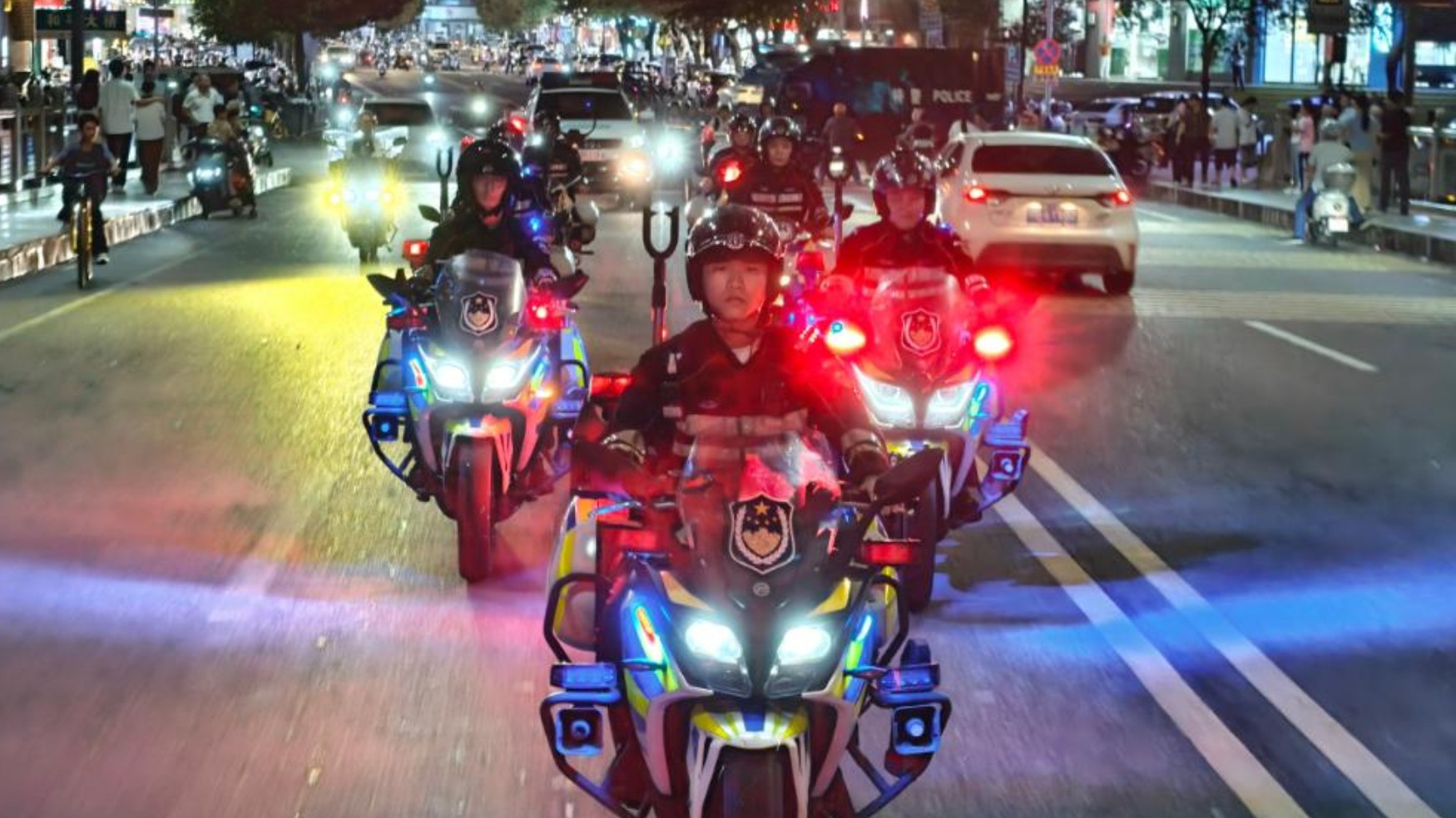 警灯亮护平安 江西公安启动第二次夏夜治安集中统一行动