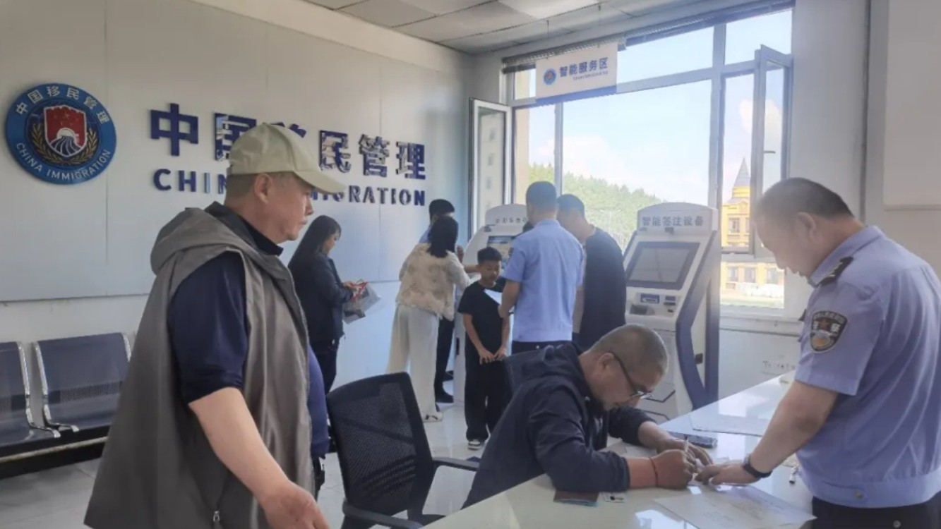 治安大队：借力暑期出境办证高峰 筑牢全民安全防线