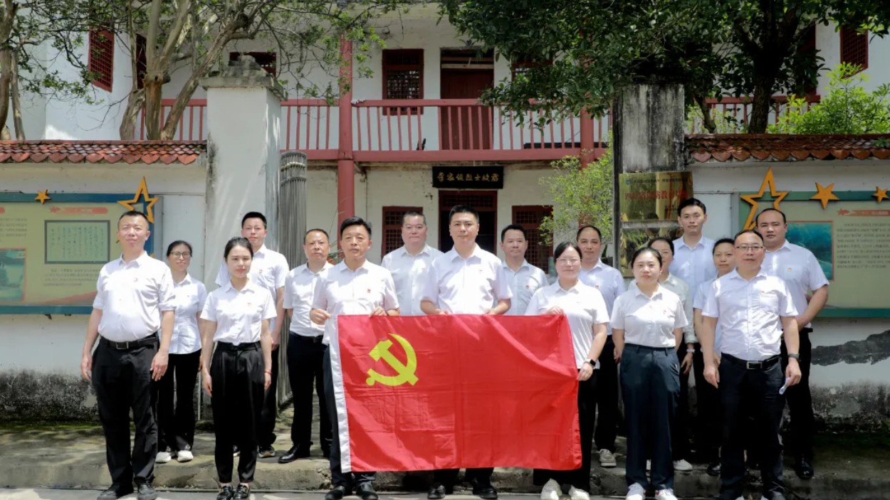 赓续红色血脉 锻造政法铁军——四川万源市委政法委开展“庆七一”主题党日活动
