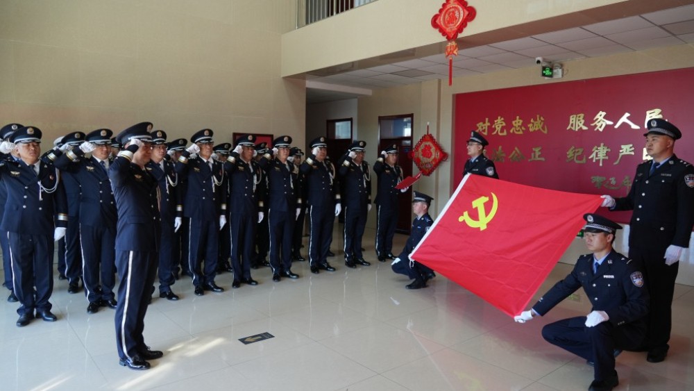 新疆生产建设兵团昭苏垦区公安局：铸魂砺志庆华诞 警心向党建新功