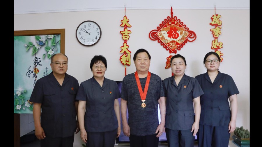 情暖老党员 薪火永相传——河南省南阳市宛城区法院“七一”前夕走访慰问老党员