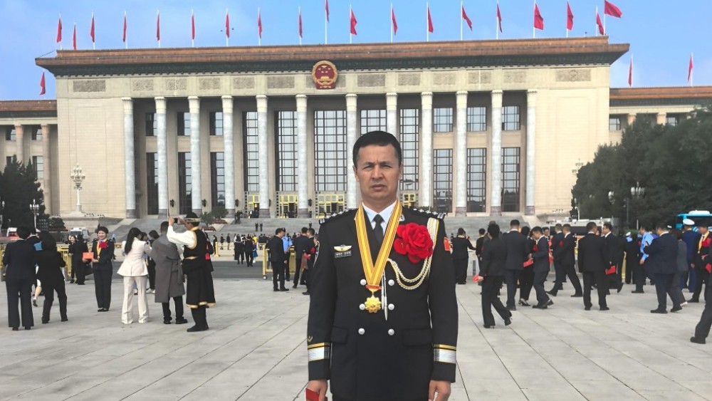 新疆库车市公安局党委副书记塔依尔·米吉提荣获“全国优秀党务工作者”称号