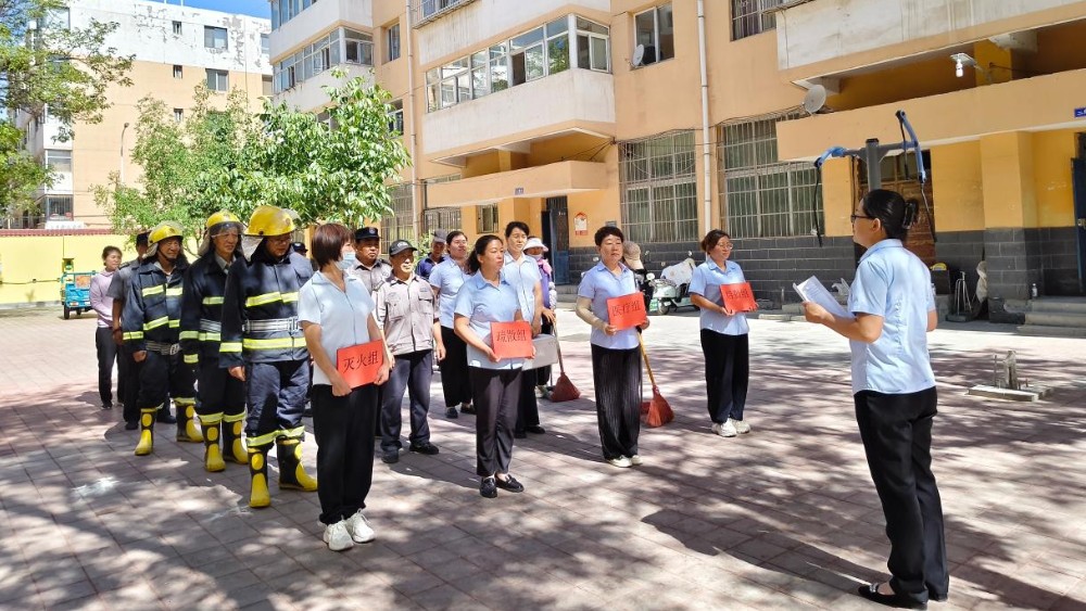 银川市兴庆区双城门社区：以练筑防强技能 消防演练保平安