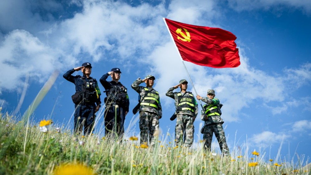 新疆伊犁边境管理支队克孜布拉克边境派出所：党旗飘扬巡边疆 初心如磐庆“七一”