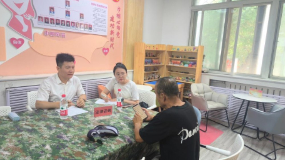 银川市兴庆区信义社区：律师驻社解民忧 法治服务暖民心