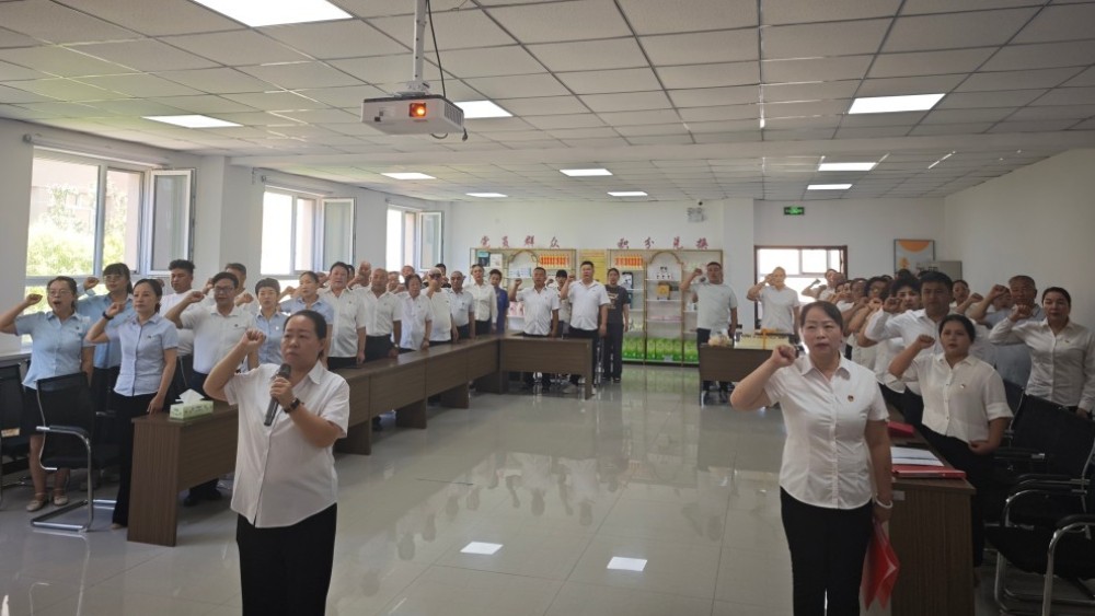 新疆博乐市人民法院驻团结社区工作队：坚守初心强党建 砥砺奋进促履职