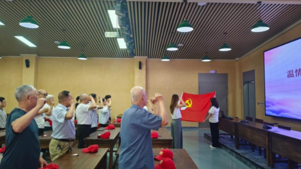 吴忠市利通区裕西社区：重温誓词忆初心 银发丹心颂党恩