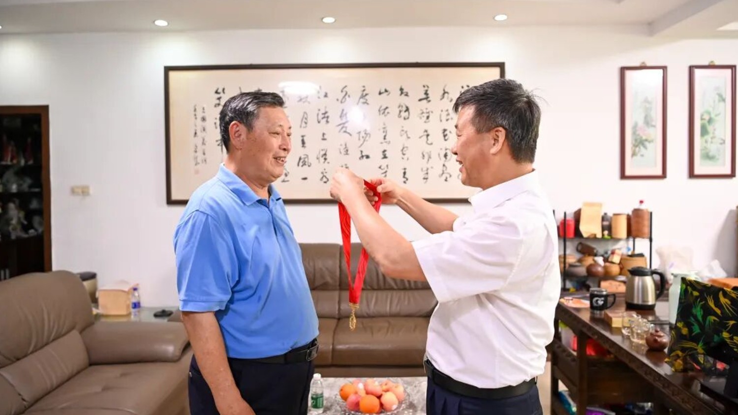 省司法厅龚惠民走访慰问厅直系统烈士遗属、老党员