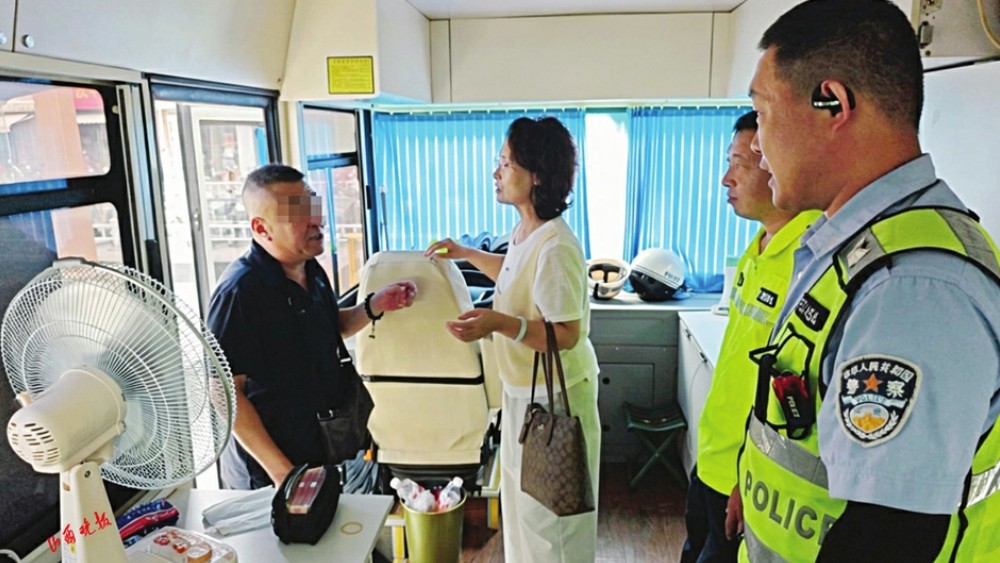 霍州女教师捡到6万余元现金主动上交