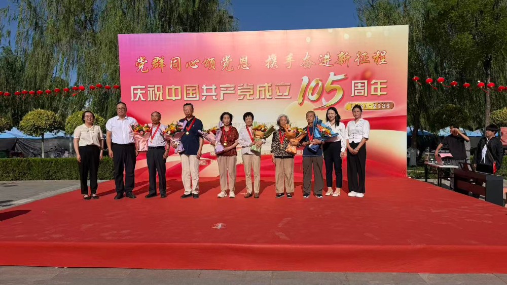 银川市兴庆区观湖社区：红歌嘹亮颂党恩，市集惠民聚温情
