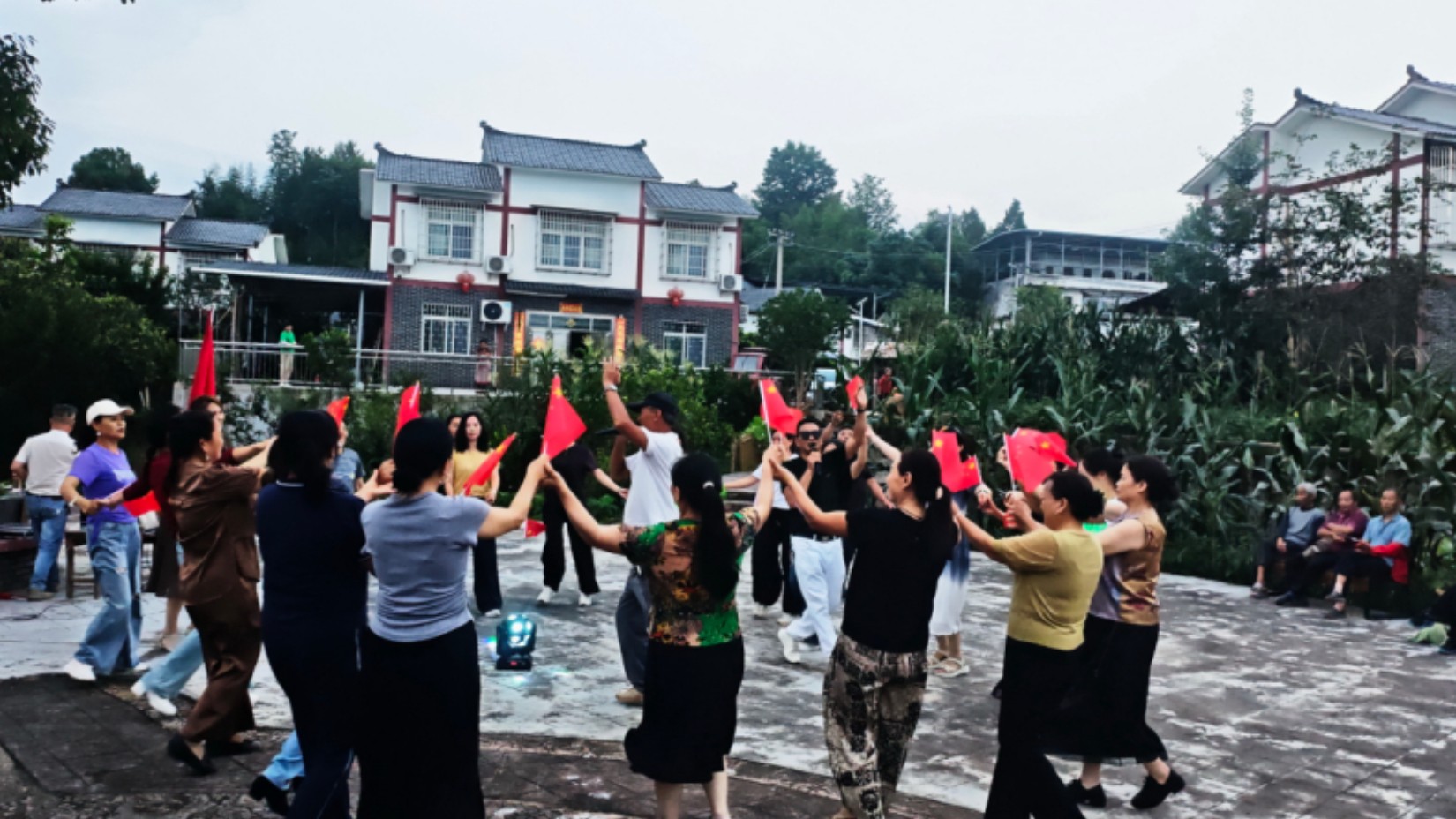 红心向党庆华诞  草根欢歌颂恩情——邻水县丰禾镇群众自发举办文艺汇演献礼建党105周年
