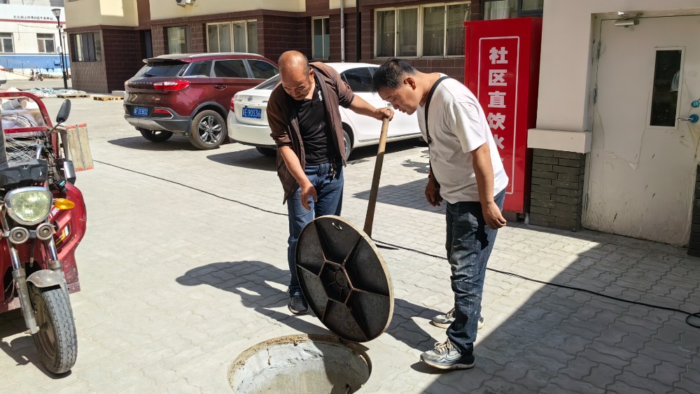 银川市兴庆区山河湾社区：管道堵塞污水溢 网格疏通暖民心