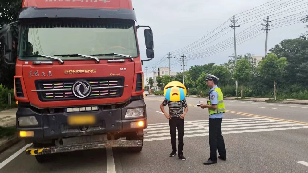 眉山公安整治大货车违法乱象