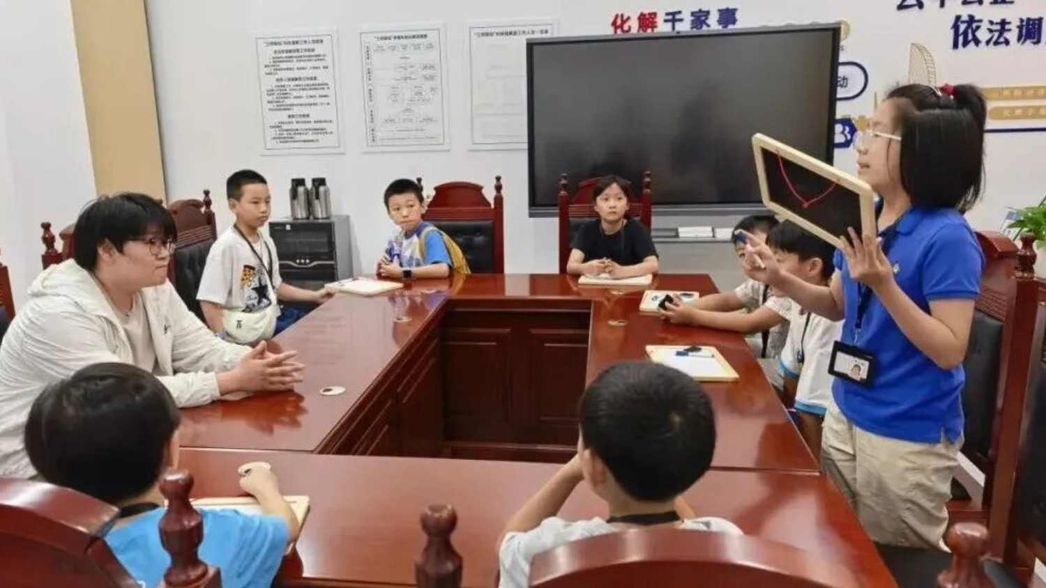 实景搜证+逻辑推理！“小侦探”沉浸式破案，这堂普法课太酷了
