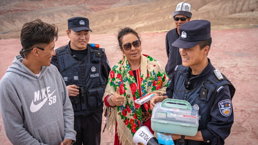 新疆克州边境管理支队吉根边境派出所深耕“旅游警务” 守护“诗与远方”