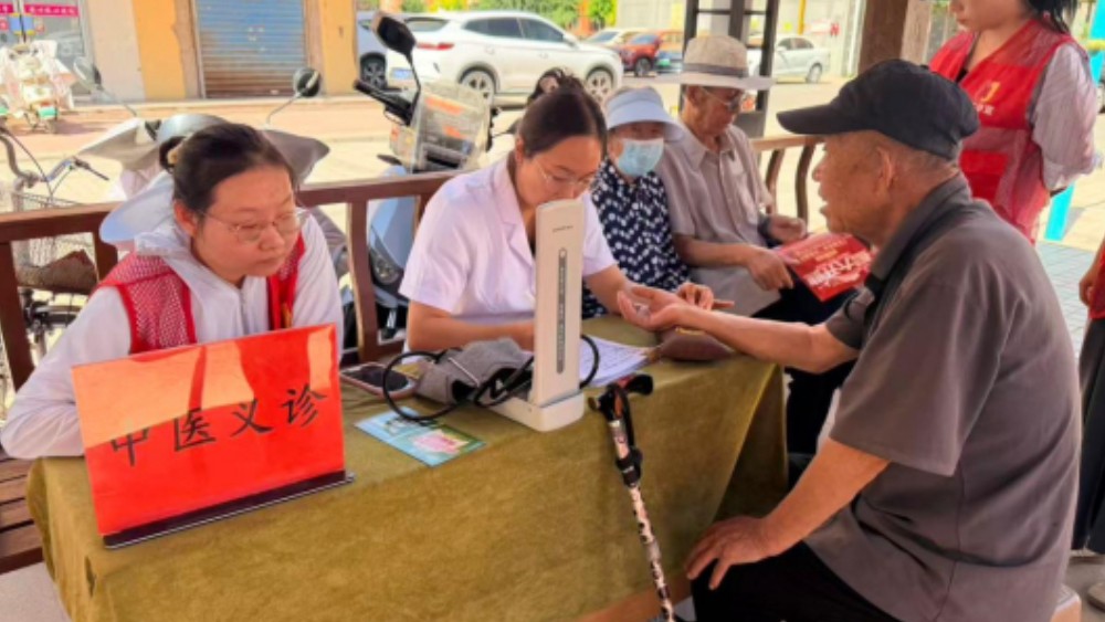 银川市兴庆区雅苑社区：便民服务暖民心 普法禁毒筑平安