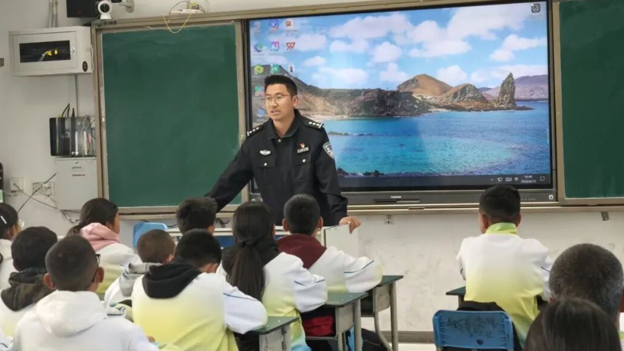【百日攻坚行动】四川甘孜州乡城公安以法治班主任进班级解锁未成年人保护新范式