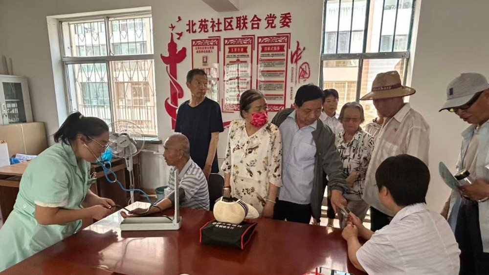 青铜峡市北苑社区：红心向党庆华诞，法治聚力建家园