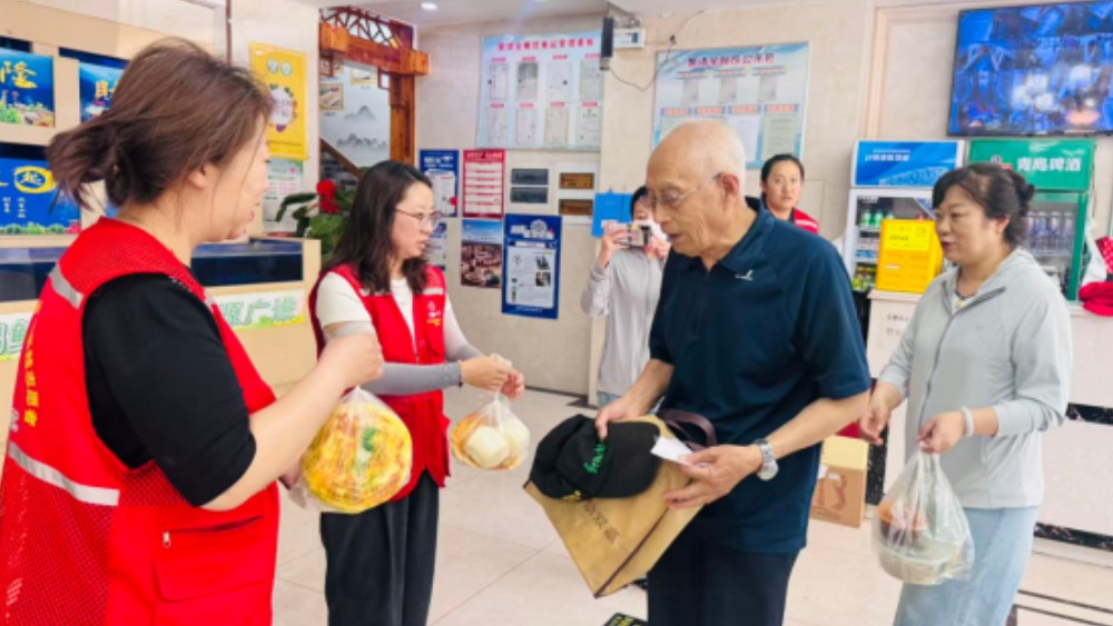 银川市兴庆区泰和社区：庆周年暖邻里 共享食堂优服务惠民生