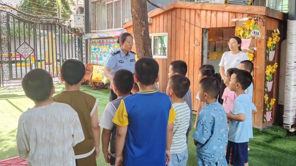 新疆乌鲁木齐市公安局高新区（新市区）分局高新街街道派出所“暑期安全第一课”进校园