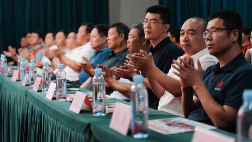 微光成炬向光而行七年接力筑就城市文明底色2026上半年潍坊高考公益志愿服务总结大会