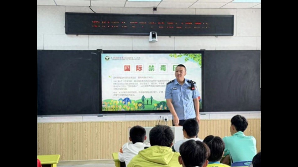 吉林省延边州图们市公安局：禁毒宣讲进校园 守护少年健康成长