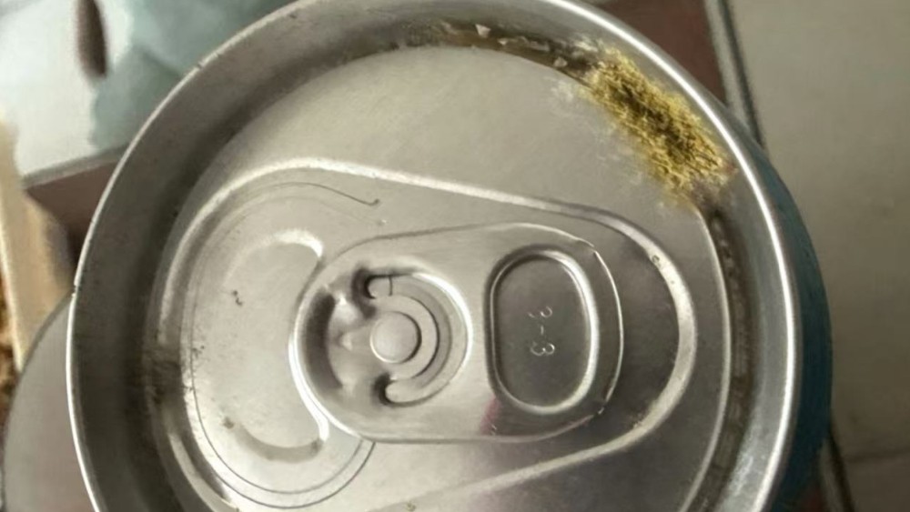 山姆买的啤酒罐口长毛了 消费者拒绝代金券补偿，厂家出面赔付千元