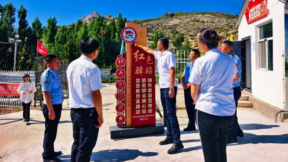 边关党旗红 岁月写忠诚