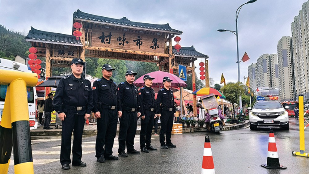 “村味”烟火气光影中的藏蓝身影