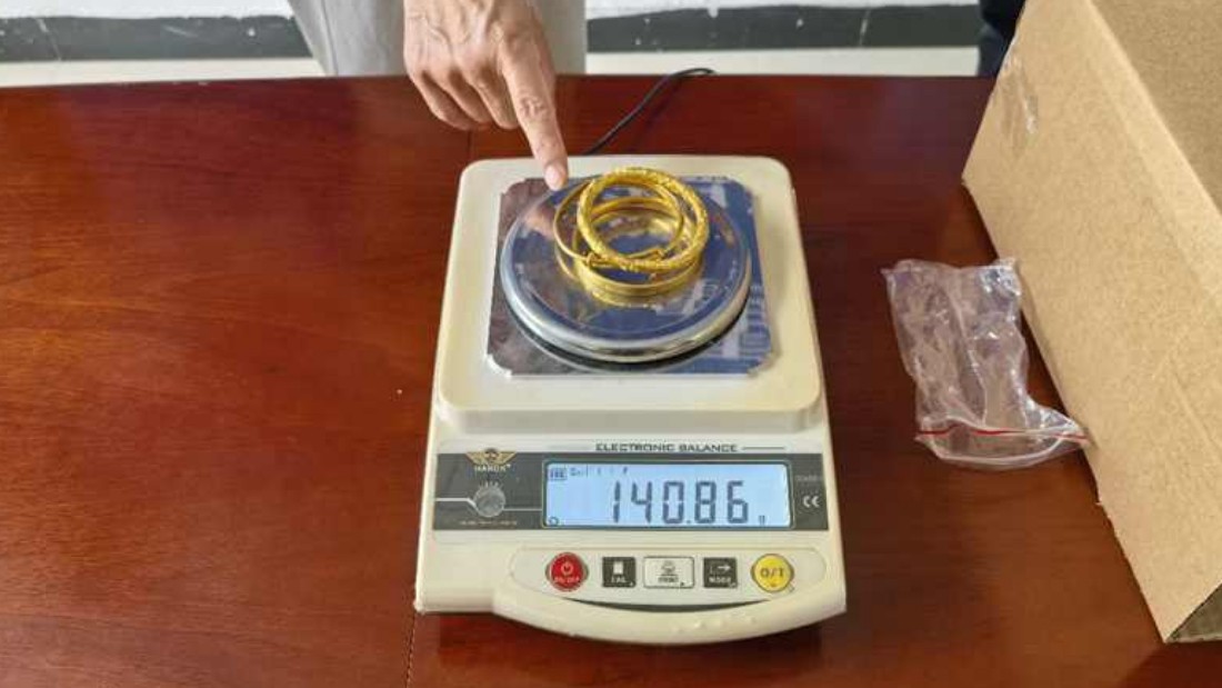 新疆霍城县公安局精准拦截“黄金快递” 成功为群众止损13万余元