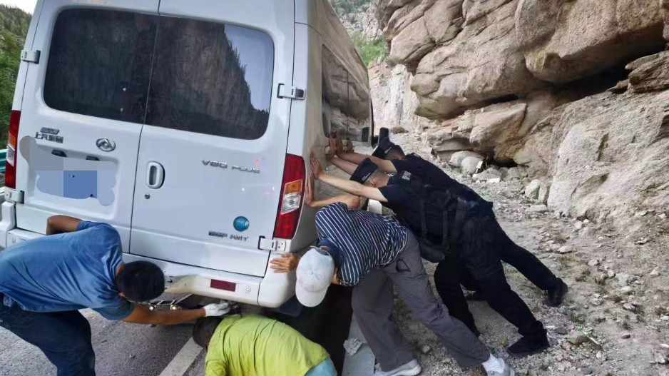 坚持人民至上  永葆政治本色